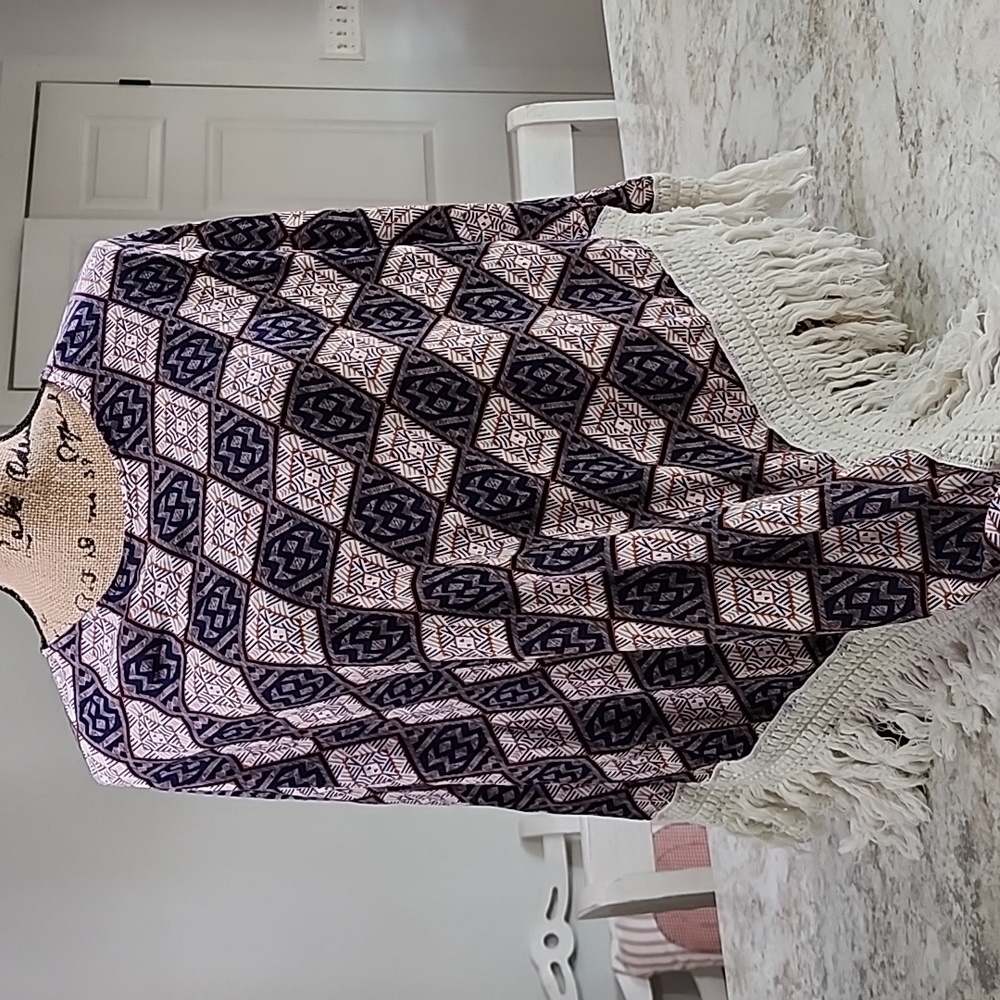 Umgee fringe poncho size s/m‎